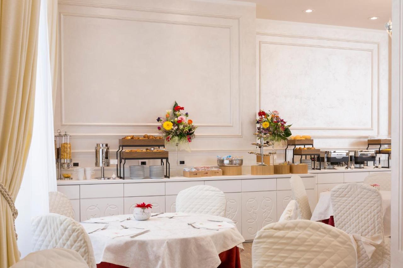 Hotel Vienna Ostenda E Ristorante Il Danubio Римини Экстерьер фото