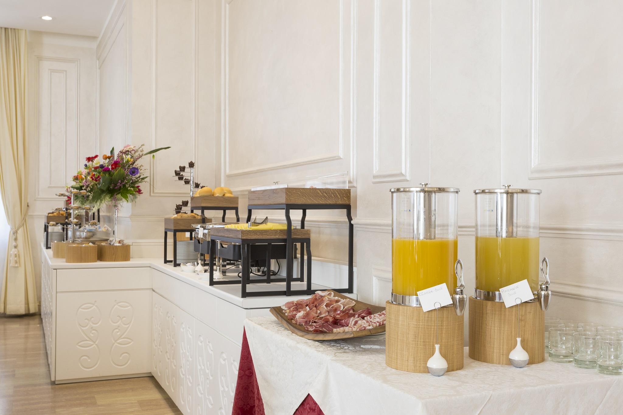 Hotel Vienna Ostenda E Ristorante Il Danubio Римини Экстерьер фото