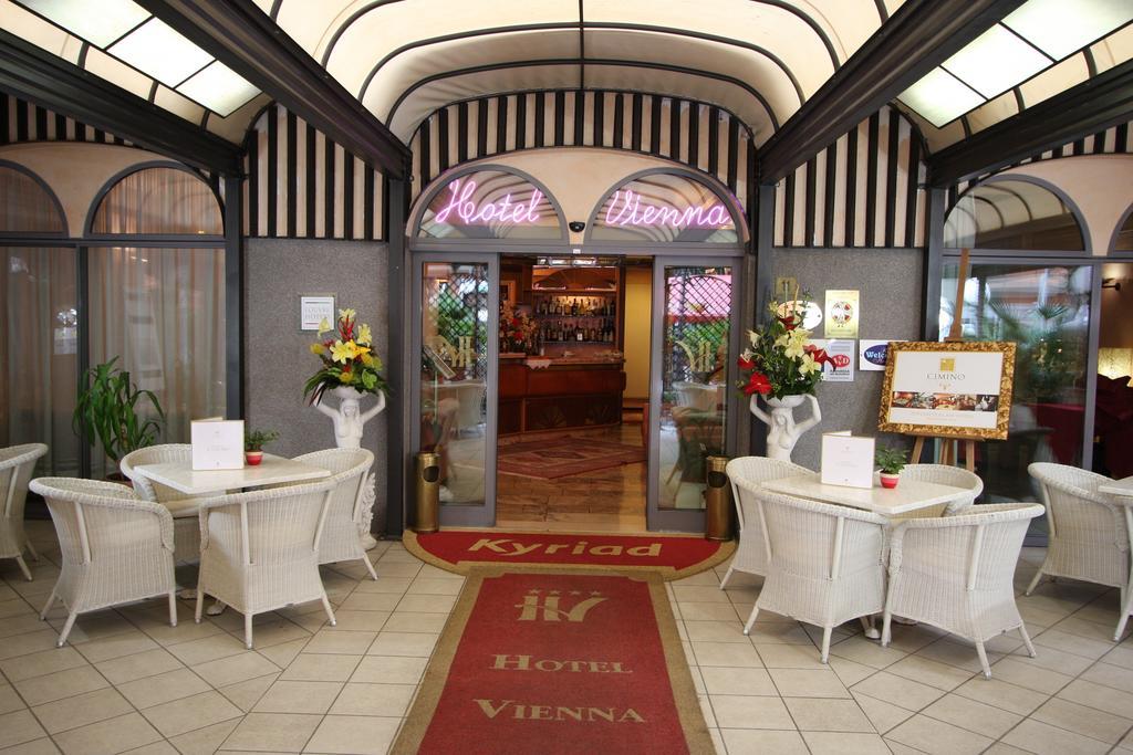 Hotel Vienna Ostenda E Ristorante Il Danubio Римини Экстерьер фото