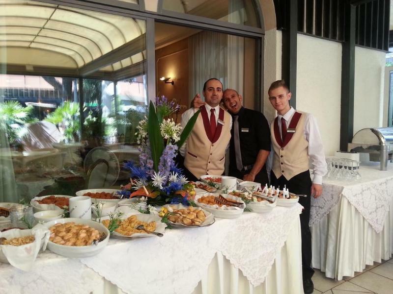 Hotel Vienna Ostenda E Ristorante Il Danubio Римини Экстерьер фото